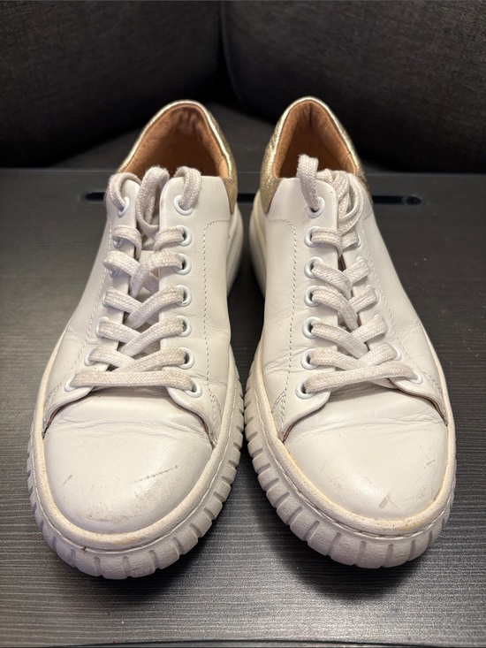 Sofft Shoes - Sofft White Leather Low-Top Sneakers with Gold Heel